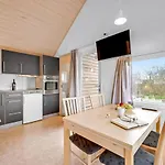 Lovely In With Kitchen Semesterbostad